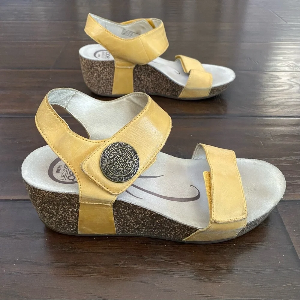 Abeo leather upper wedge heeled sandals women’s size 8M